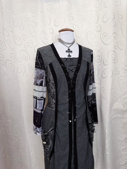 00’s Patchwork grey dress with lace-up detail, mesh sleeves & pockets 🌀🦇