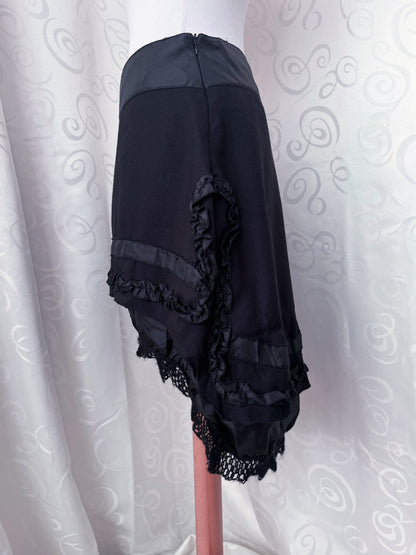 00’s dark coquette black skirt with satin & knit details 🌀🦇