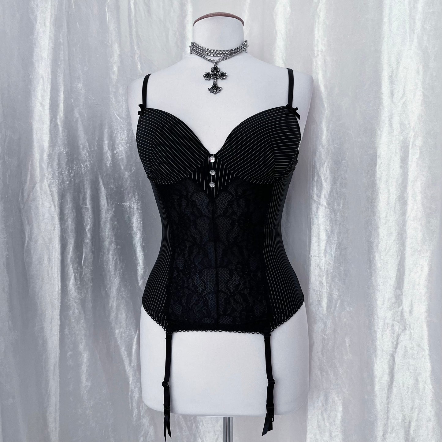 00’s Gothic striped corset with garters 🕸️