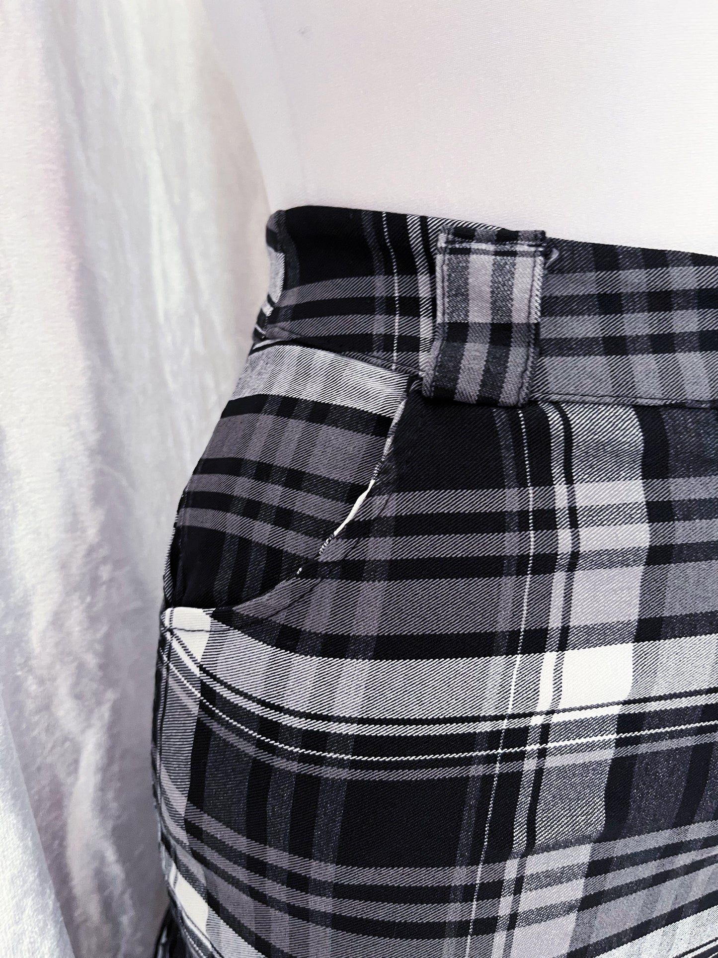 Hot emo plaid skirt 🖤🤍