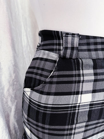 Hot emo plaid skirt 🖤🤍