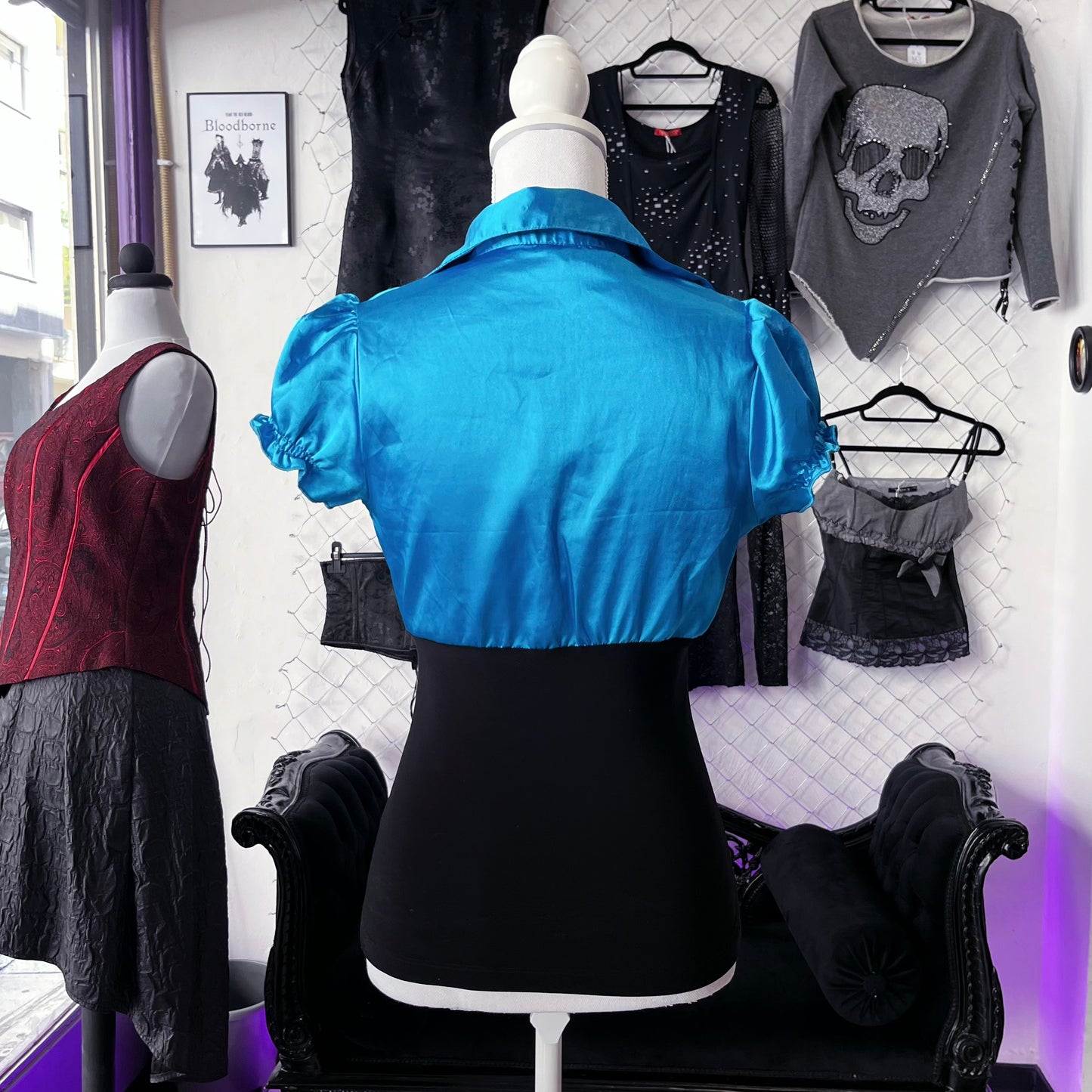 00’s Dark coquette/Jkei satin blue & black ruffle top 🌀🫐