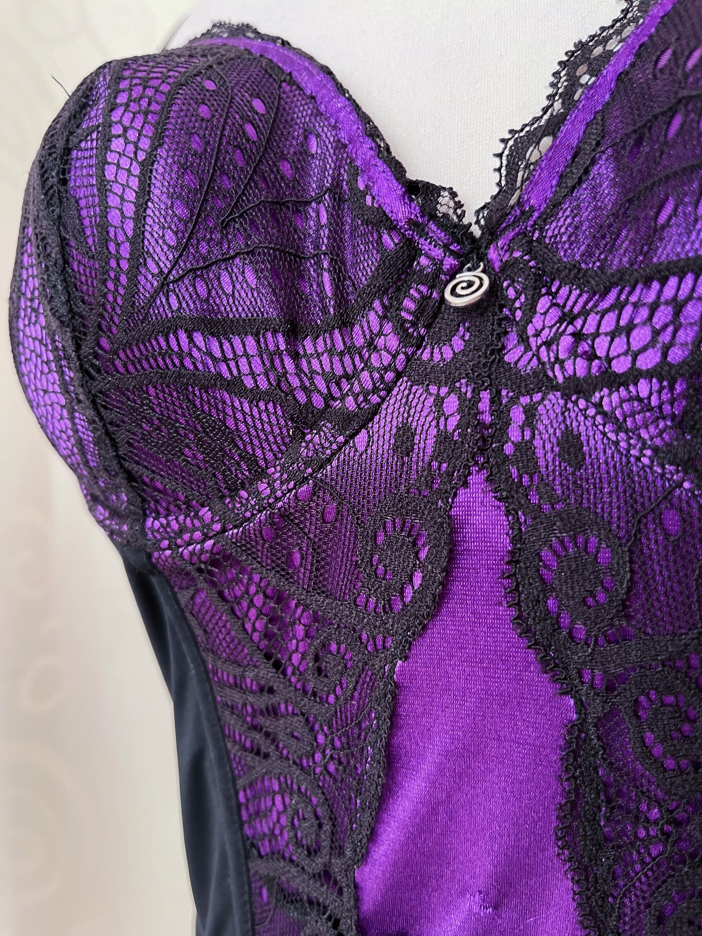 Gothic purple lacey corset with little spiral details 🌀💜