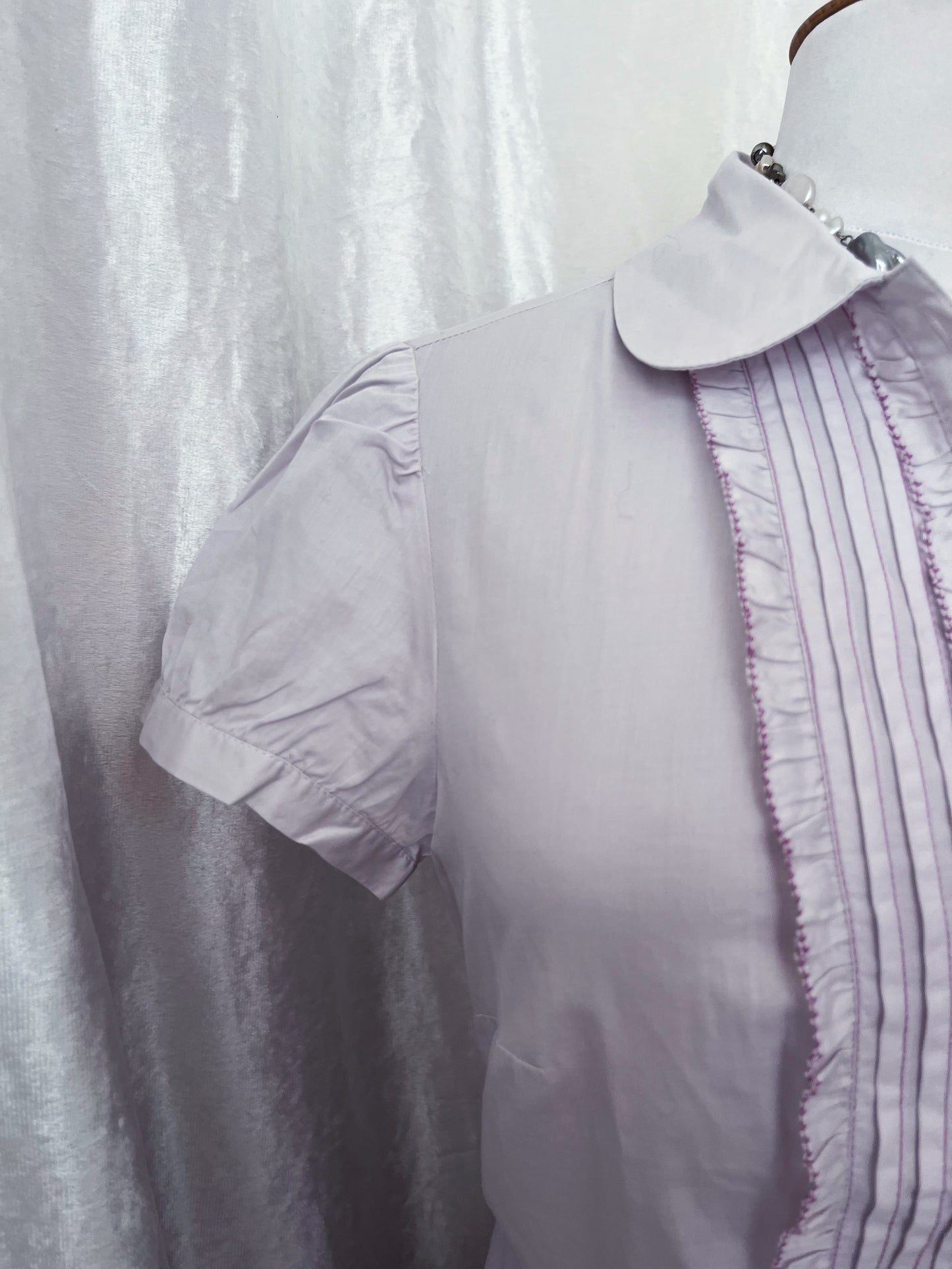 Beautiful 00’s coquette fairy shirt with puff sleeves & ruffle details 🎀