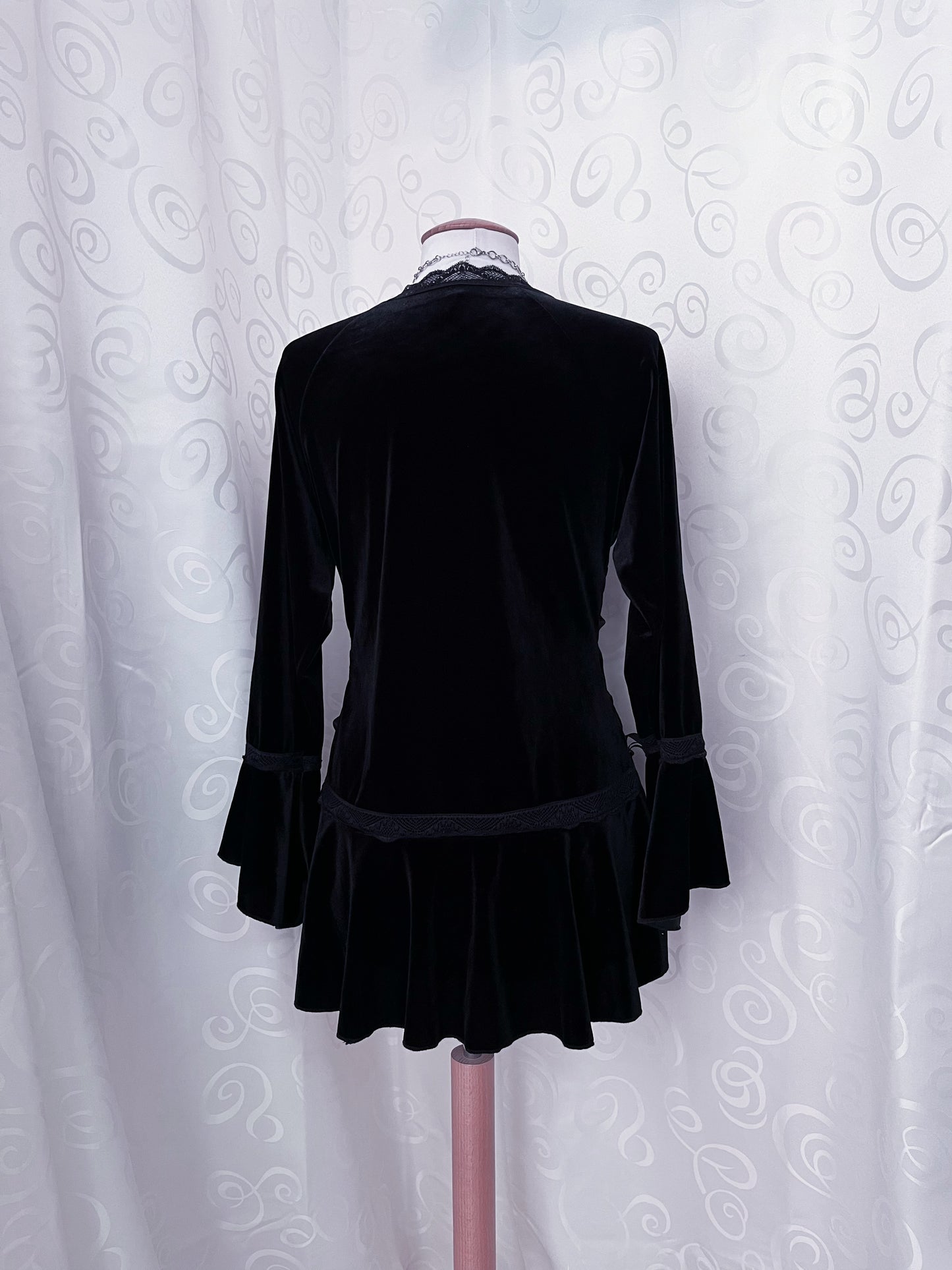 Gothic velvet dress with lace-up details 🕸️🕷️