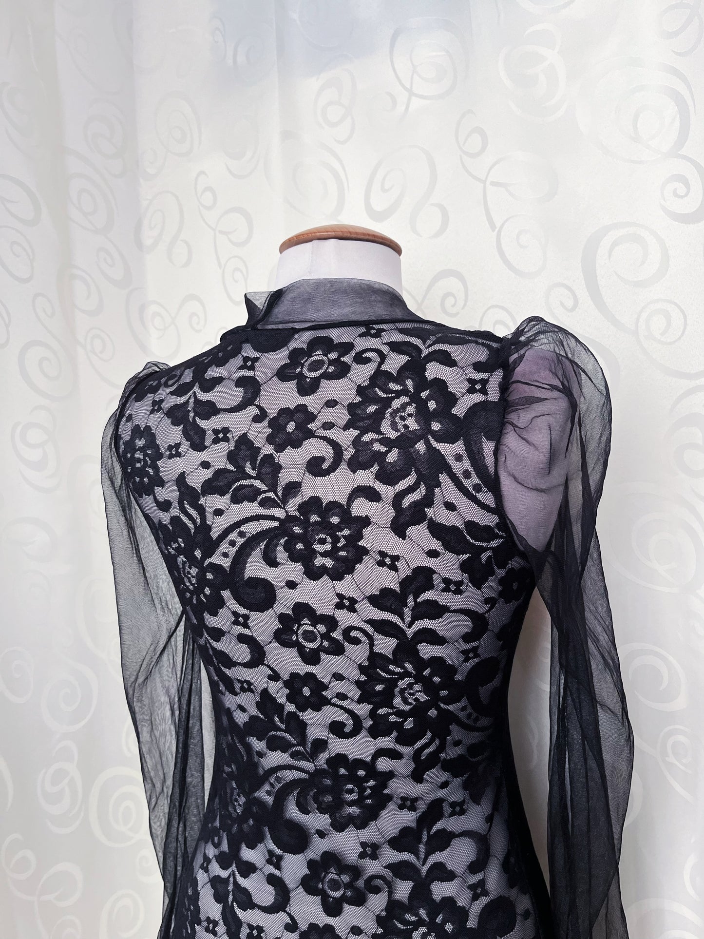 Gothic lacey top with puff mesh sleeves 🕷️