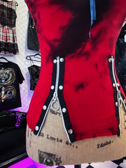 00’s Alt tie-dye red top with zipper details 🎸