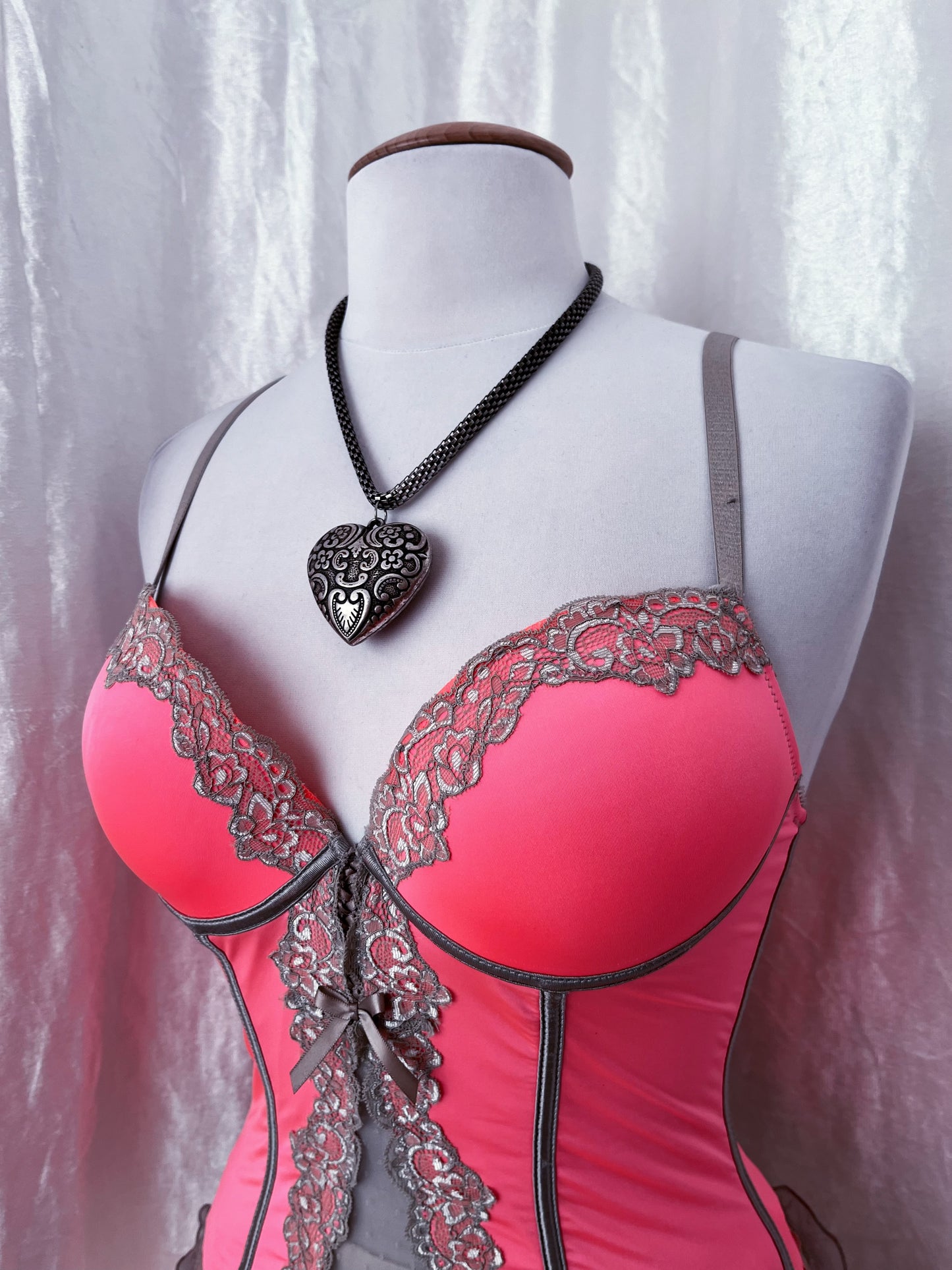 00’s coquette alizarine pink corset top with grey mesh & lace details 🎀