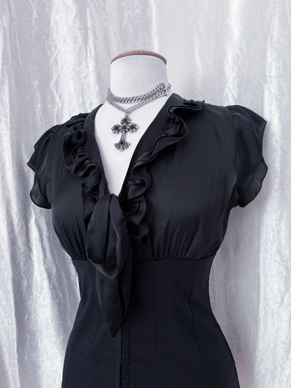 00’s Clockhouse Gothic shirt that closes with clasps and lace up back detail 🦇
