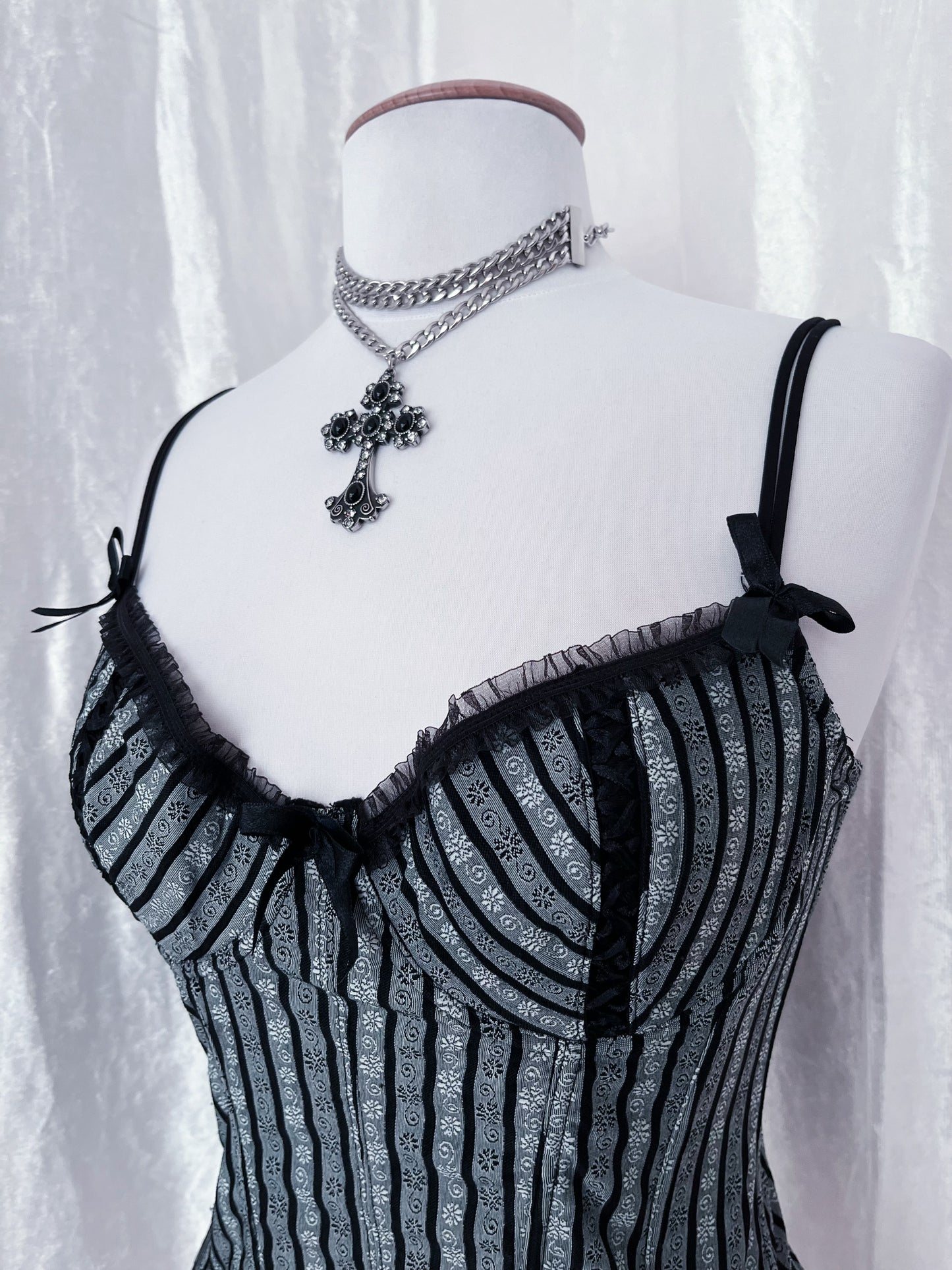 Dark coquette grey striped corset with embossed spiral & lace details 🕸️🎀
