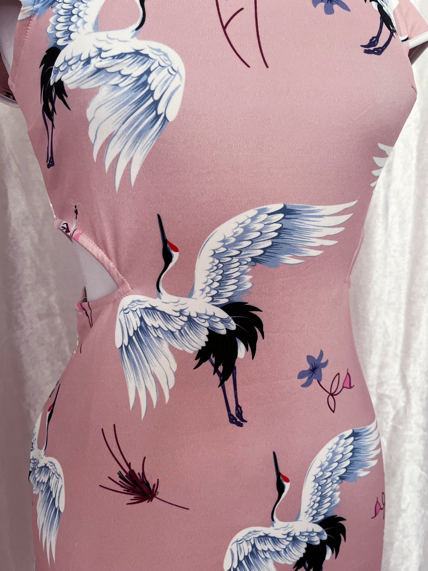 Chinese Modern pink Qipao dress with cutout details 🎀🍥