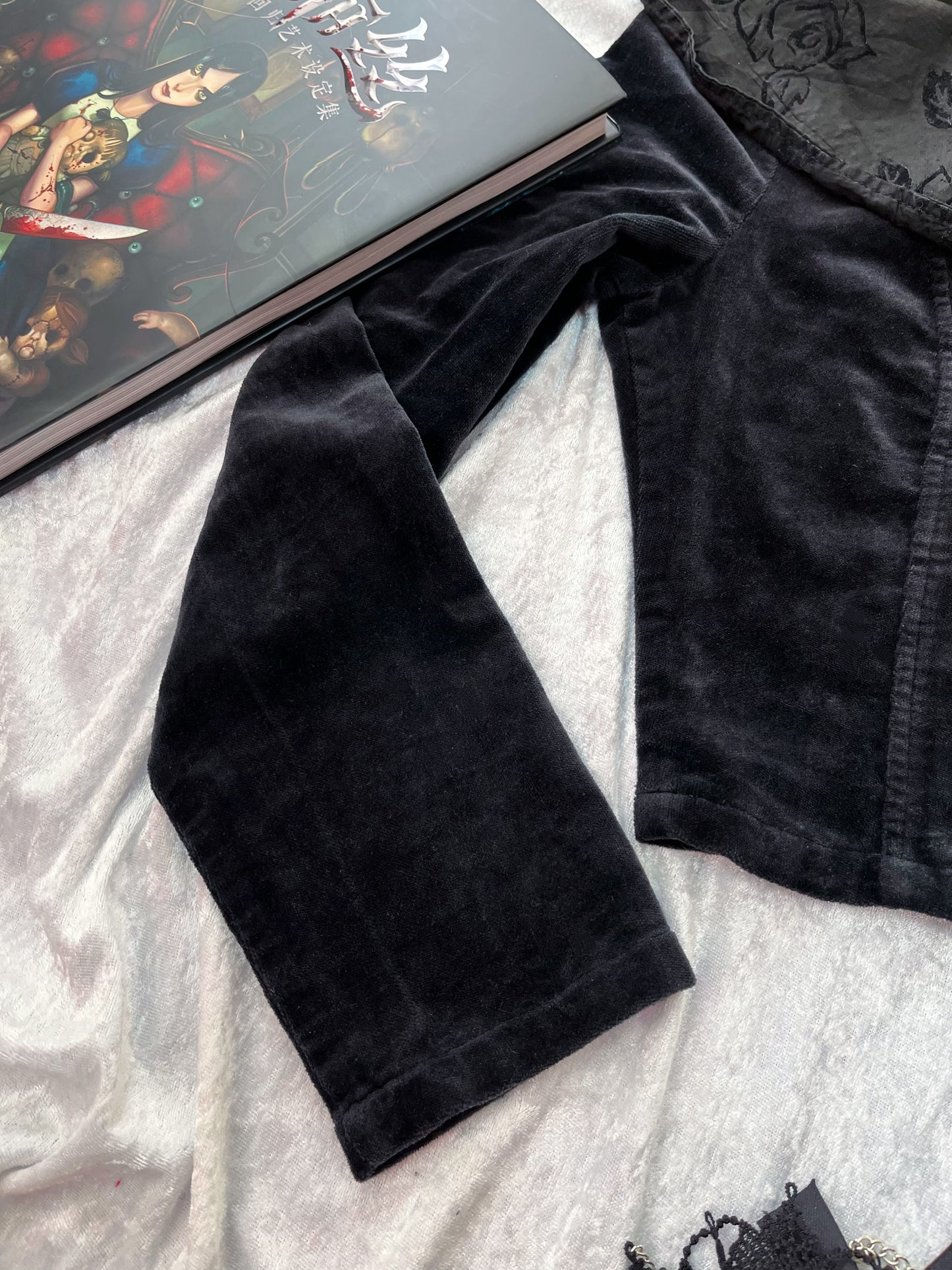 Vintage whimsygoth black velvet top 🦇🌀