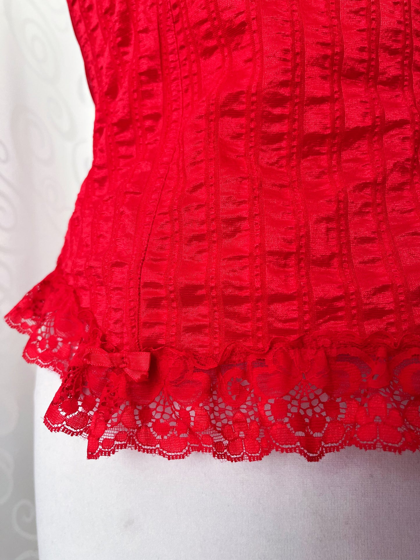 00’s coquette red corset top with key charm detail ❤️🗝️