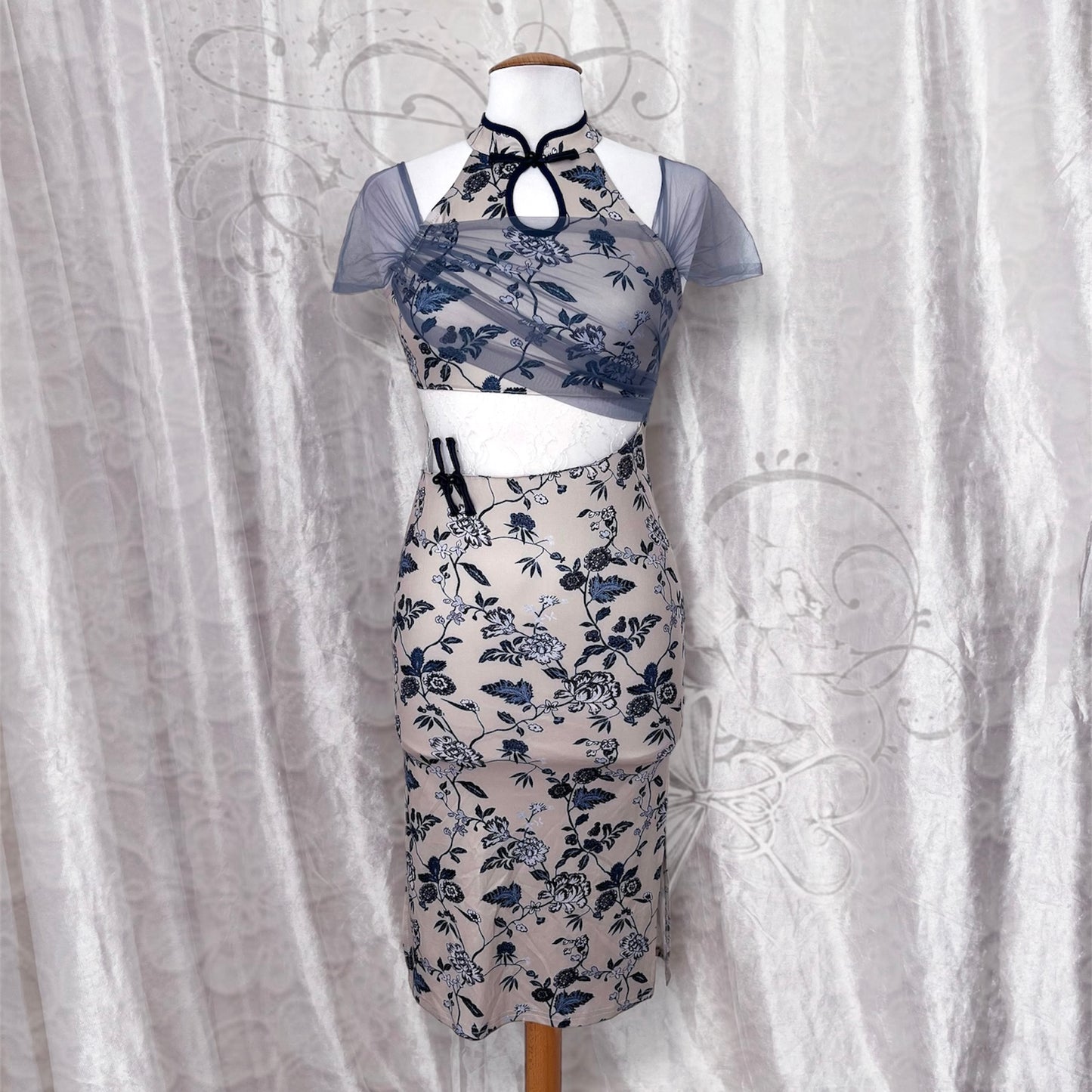 Modern beige Qipao dress with tulle & lace detail 🌀 🍥