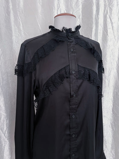 Modern gothic oversize shirt with lace detail 🦇✨