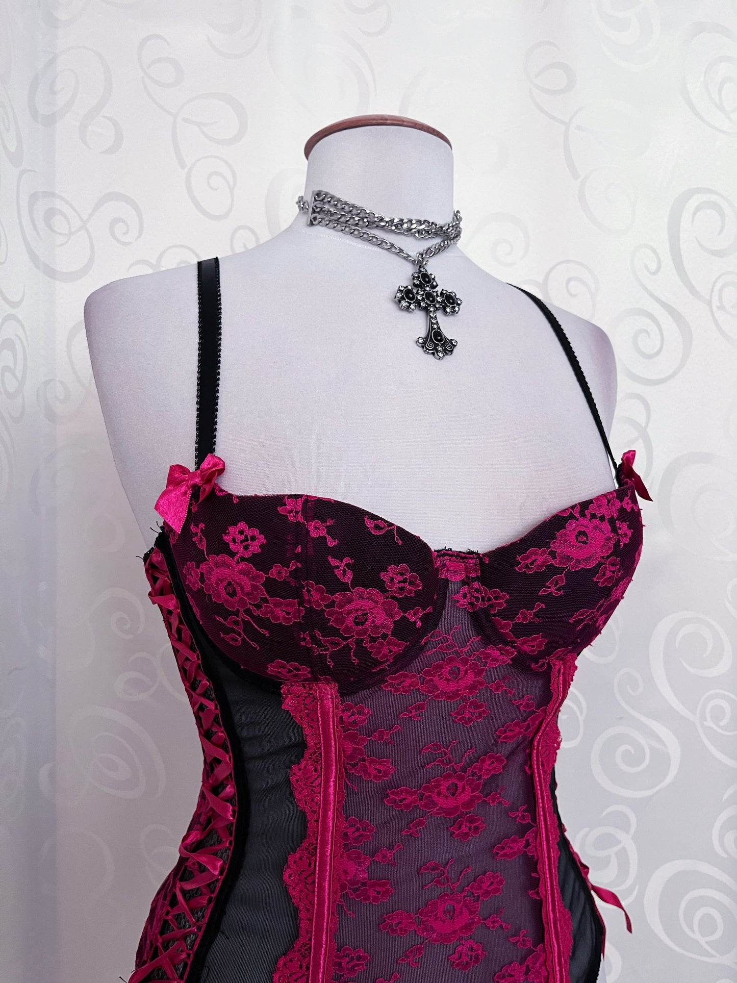 00's H&M pink lace mesh corset with lace-up side details 🎀🗝