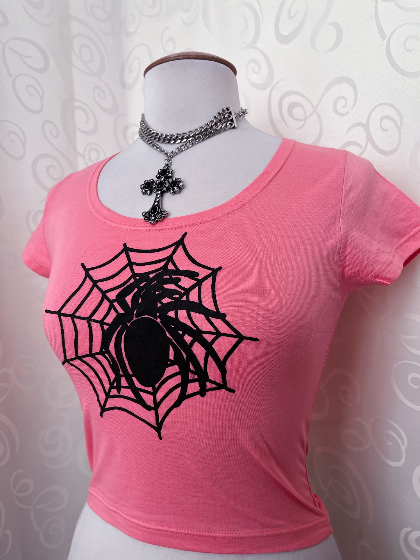 00’s Deadstock spider pink baby tee 🕷️🕸️