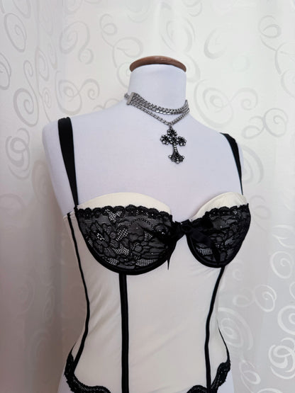 Dark coquette white corset top with black lace details 🗝️🦇