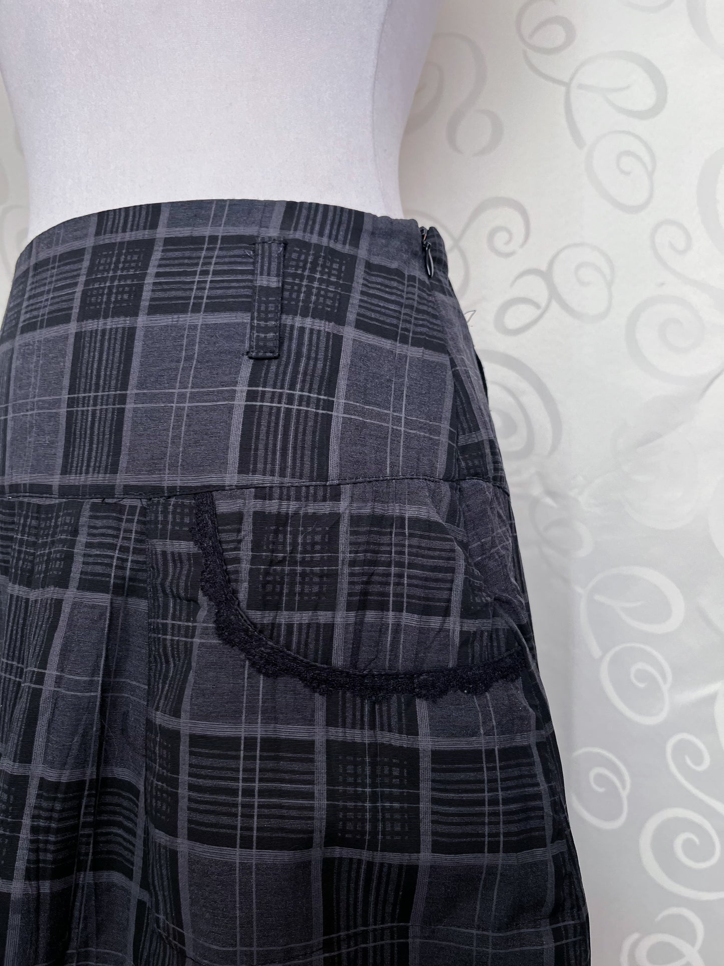 00's Dark coquette tartan grey skirt 📹