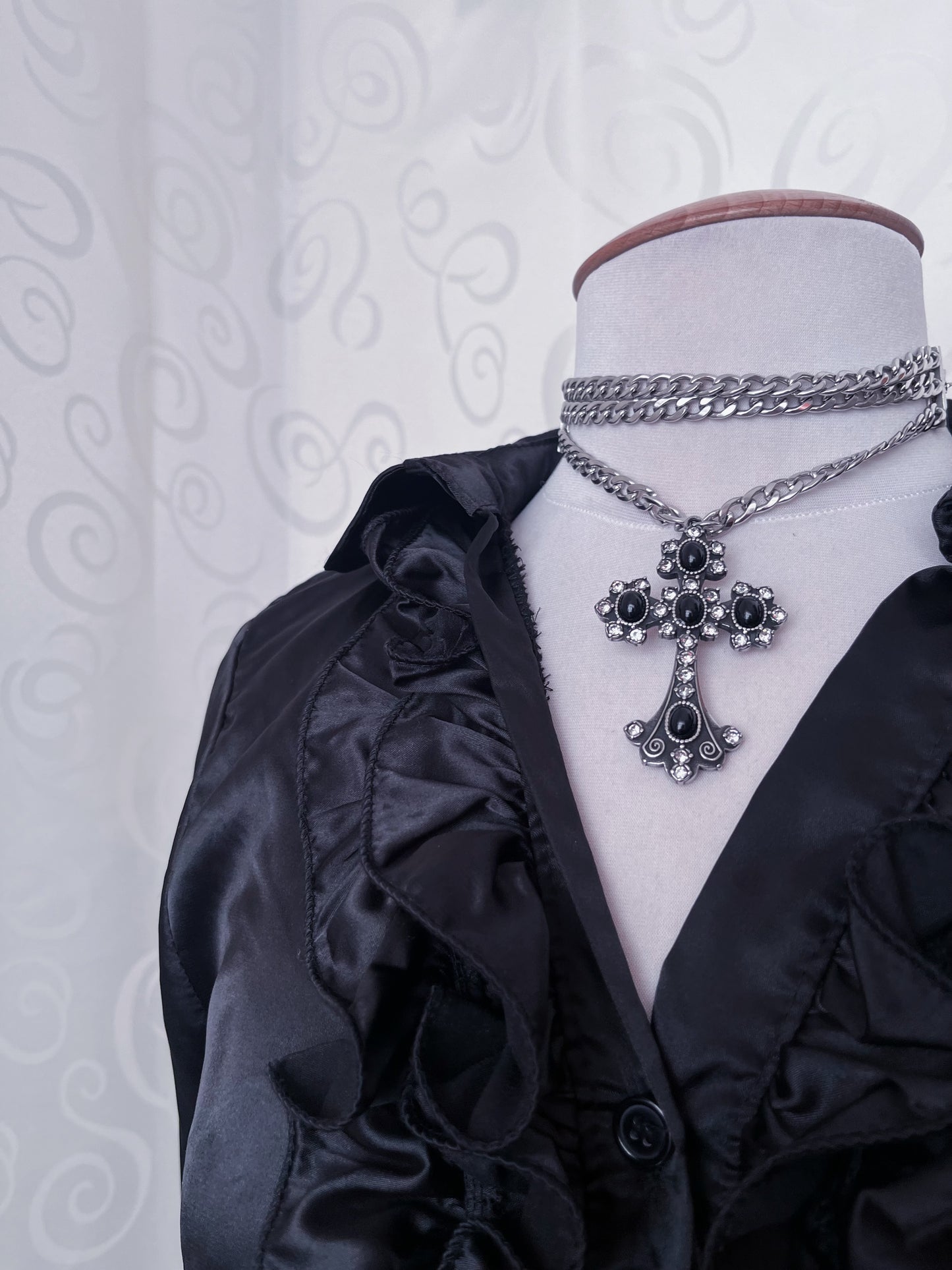 00’s deadstock Gothic/Jirai Kei black satin ruffle shirt 🕷️