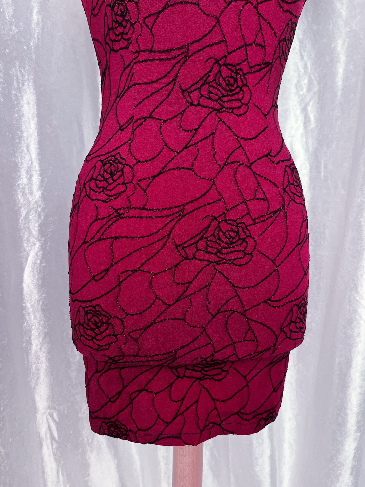 Iconic burgundy Asian style dress with embossed floral details 🌹 🐉