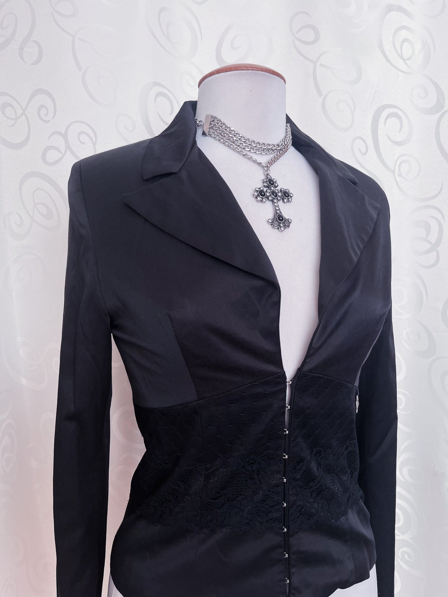 00’s Gothic black blazer with lace detail 🦇🕸️