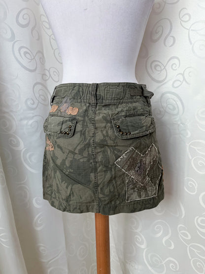 00’s/Y2K khaki camo mini skirt with patchworks 🔫