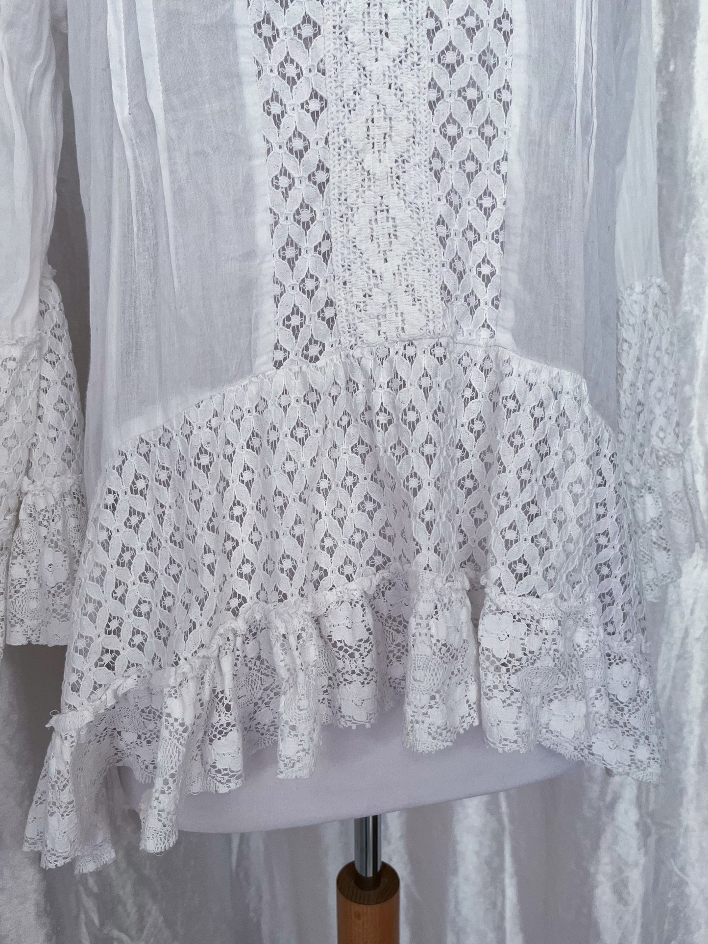 Vintage white coquette blouse 🪽