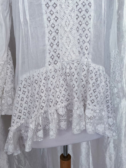 Vintage white coquette blouse 🪽
