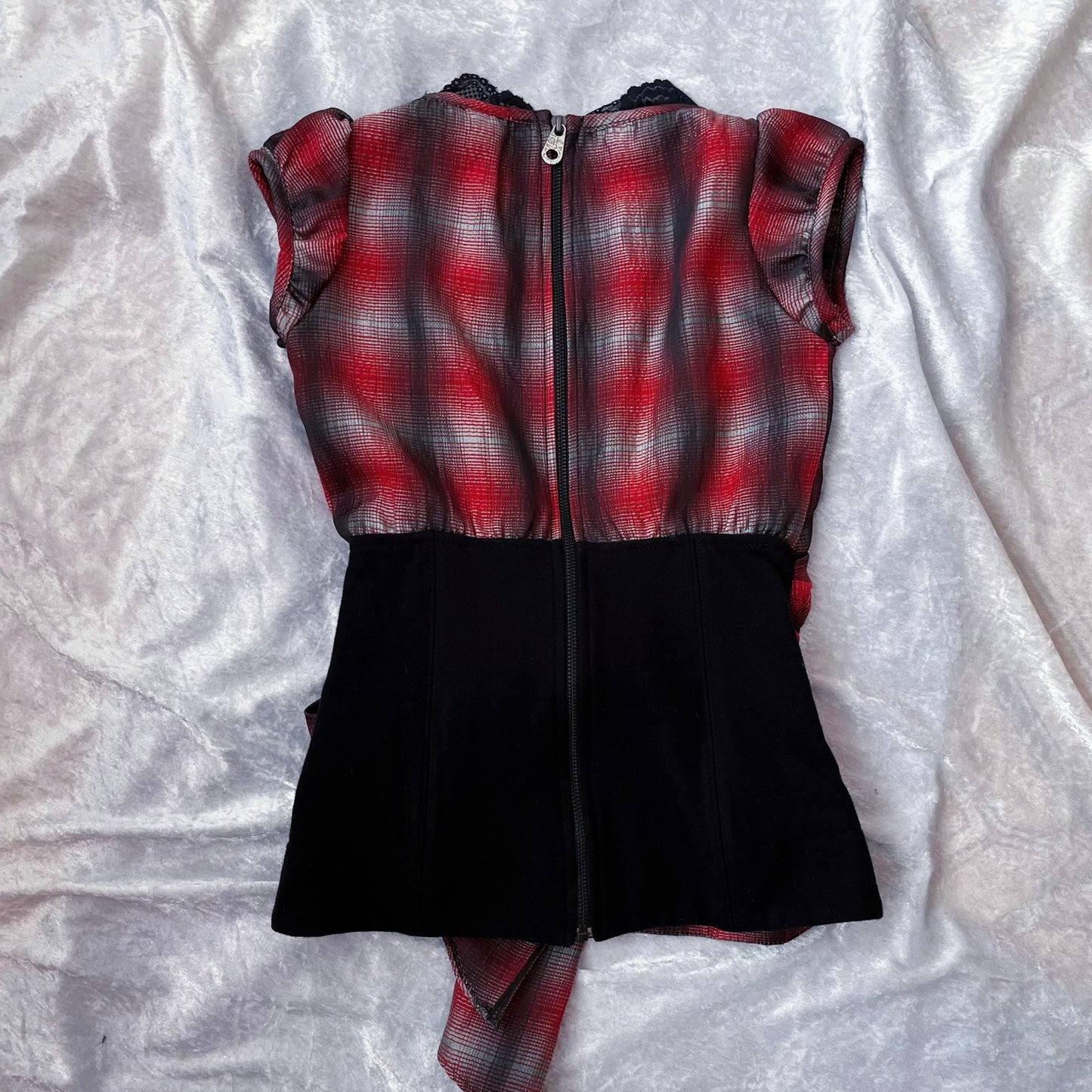 MISS SIXTY 00’s tartan boned top with big bow detail 🖤❤️
