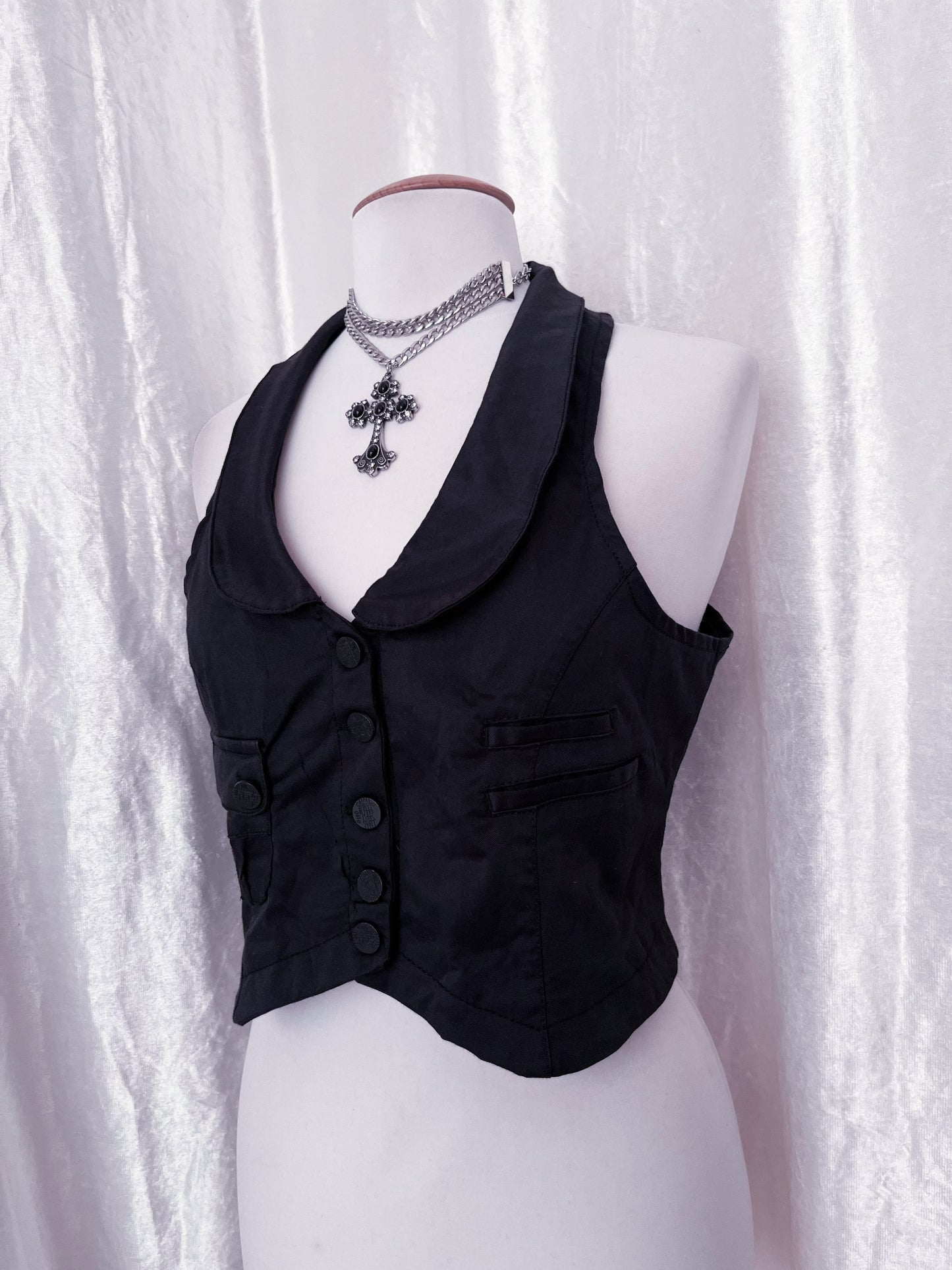 Essential black vest top 🎼