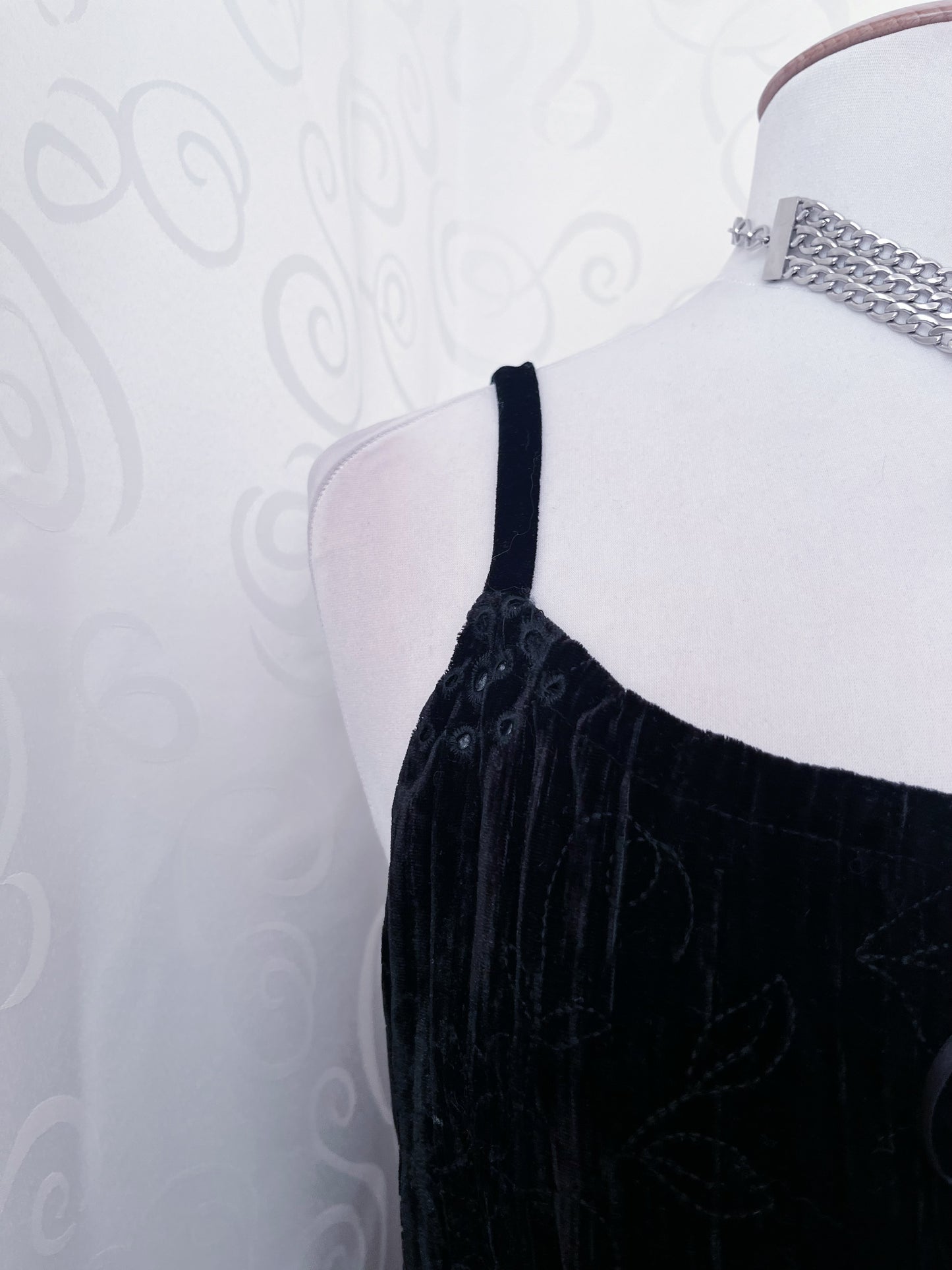 00’s whimsygoth black velvet top with embroidered & cutout details 🔮✨