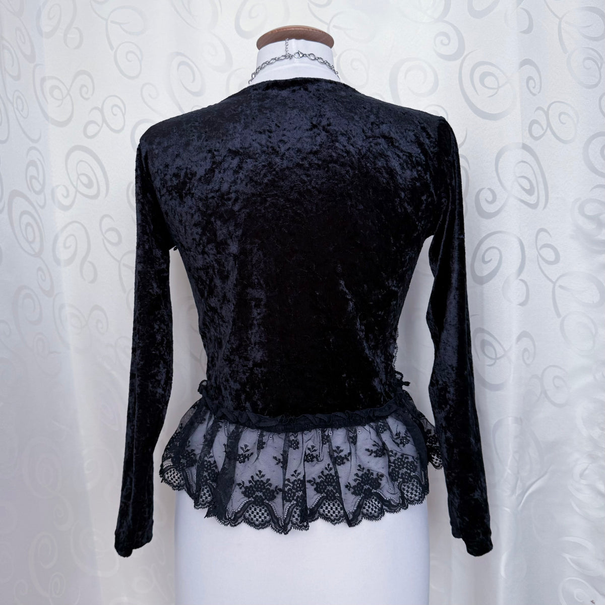 Gothic/Whimsygoth black velvet top with lace details 🦇