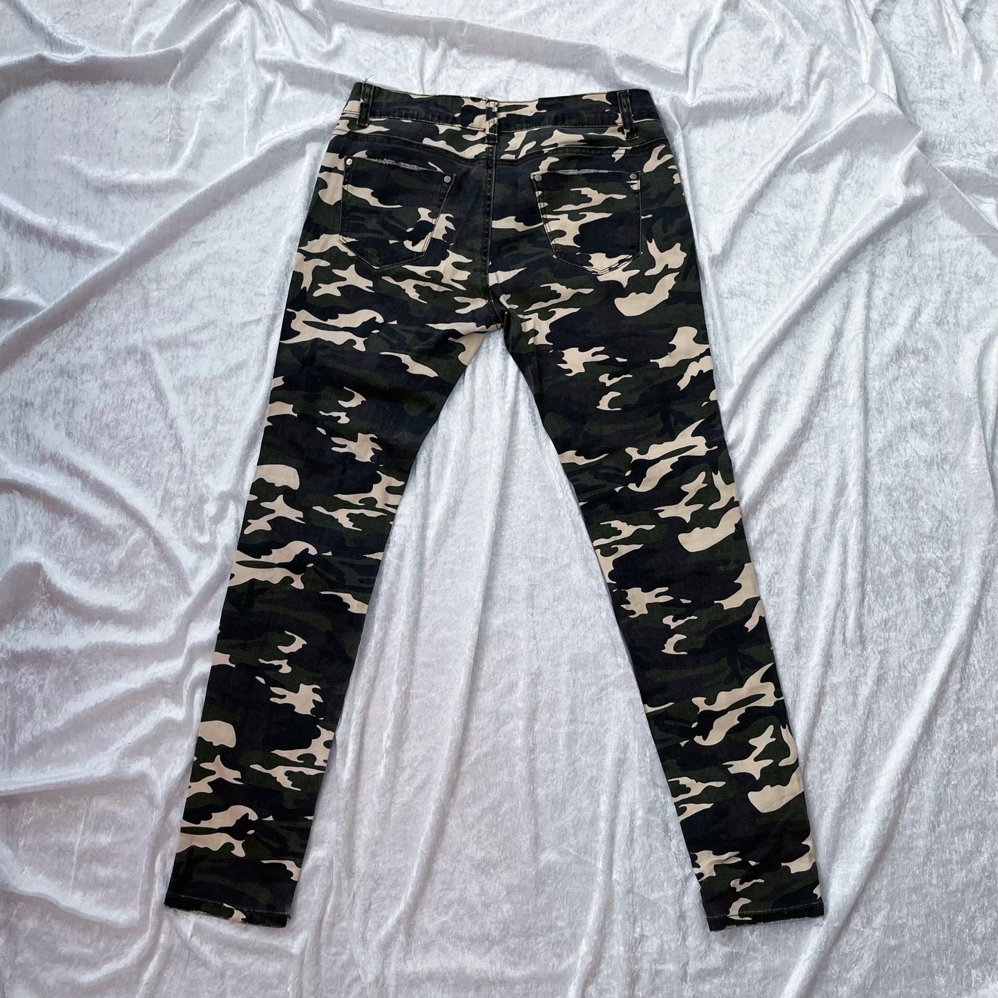 Alt ripped army jeans 🕸️🔫🦇