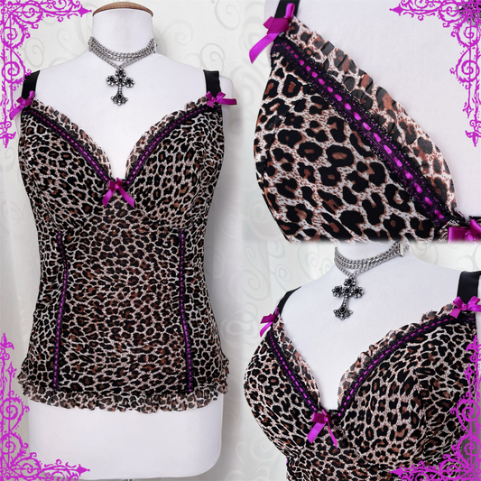 Iconic leopard print mesh corset with pink lace-up detail 🎀