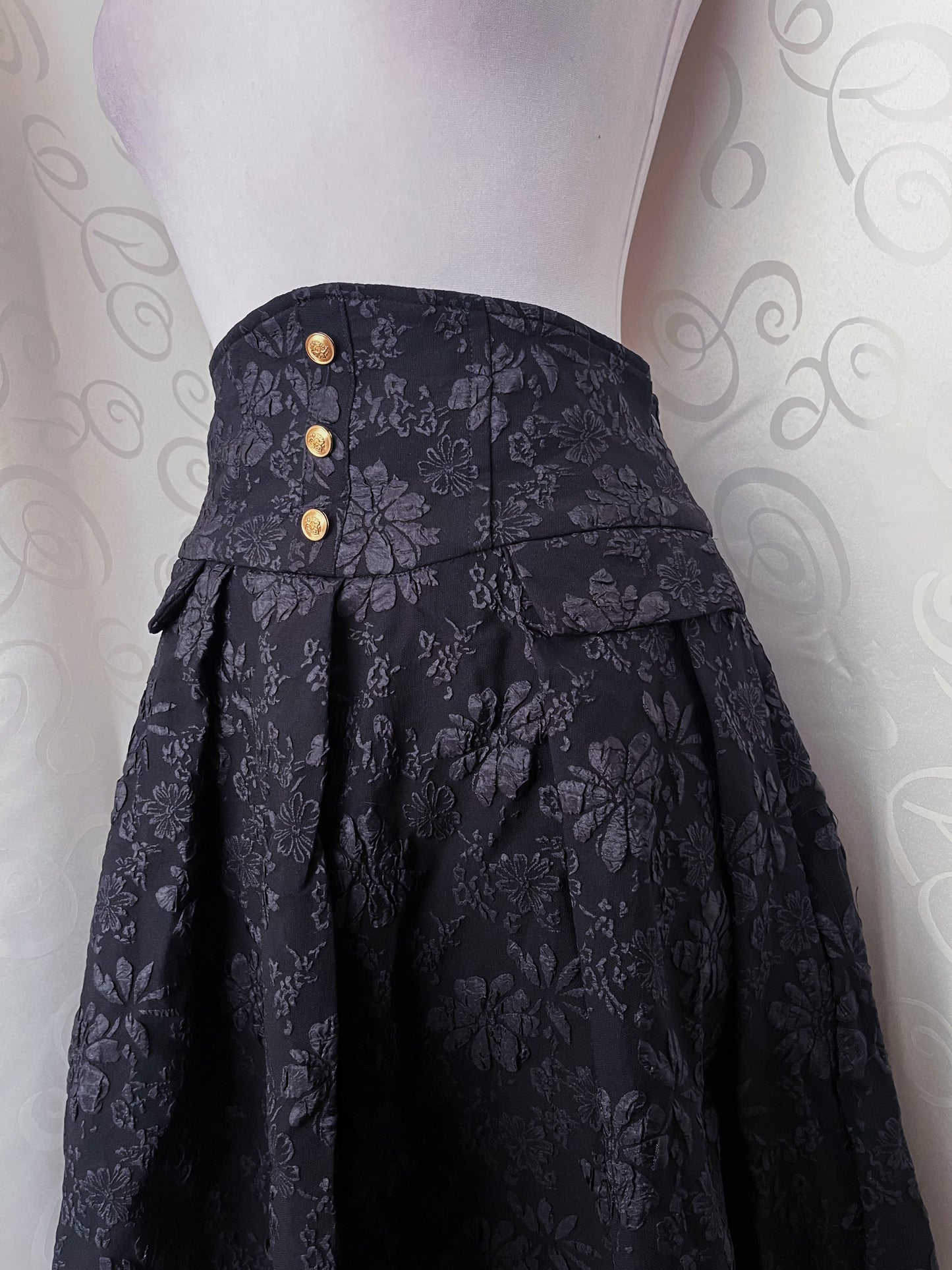 Μodern Gothic lolita black embossed floral skirt 🕷️🥀