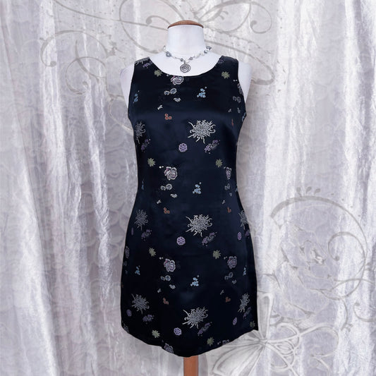 00’s asian style dress with embroidered details 🪷