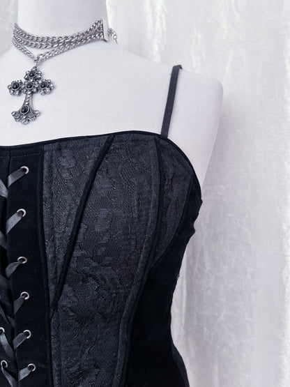 Gothic corset with velvet & lace-up detail 🦇