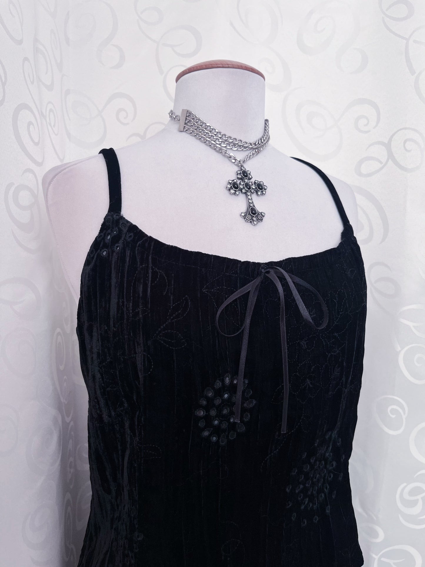 00’s whimsygoth black velvet top with embroidered & cutout details 🔮✨
