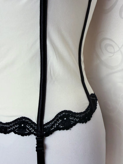 Dark coquette white corset top with black lace details 🗝️🦇