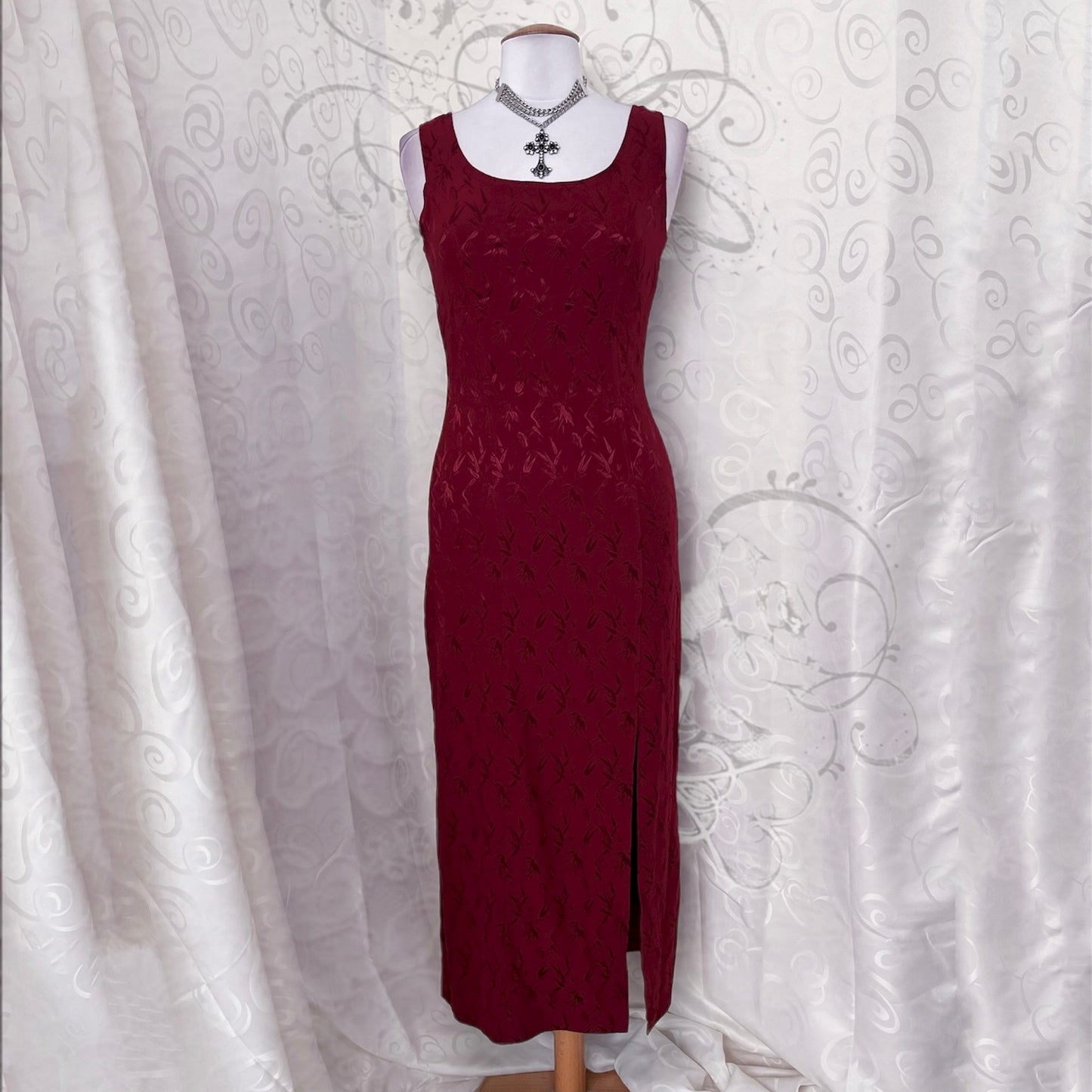 00’s stunning vampire burgundy brocade dress 🩸🦇