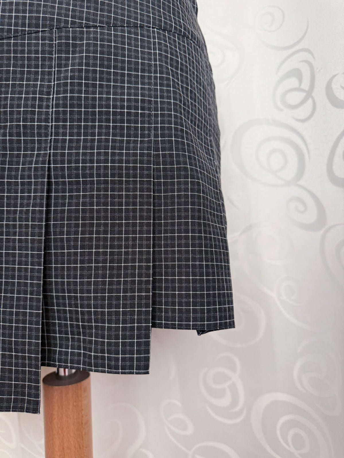 Emo asymmetrical plaid & pleated skirt 🦝🦇