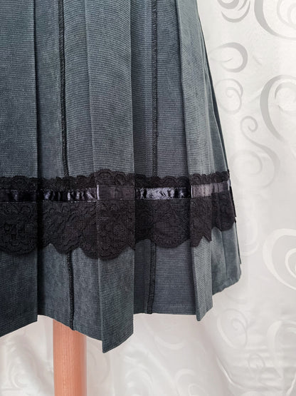 00’s dark coquette grey midi pleated skirt with lace & satin details 🌀🕷️