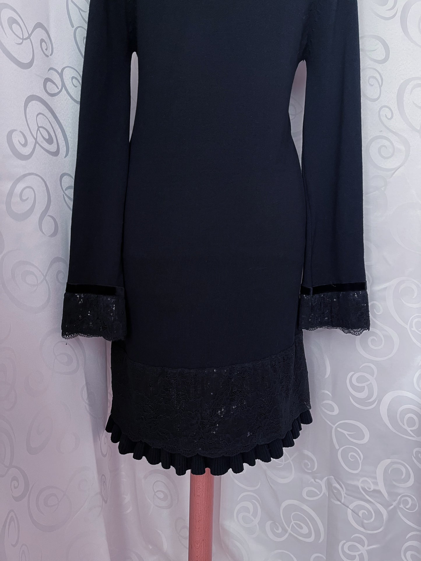 00’s Gothic heavy cardigan with lacey & velvet details 🦇🌀