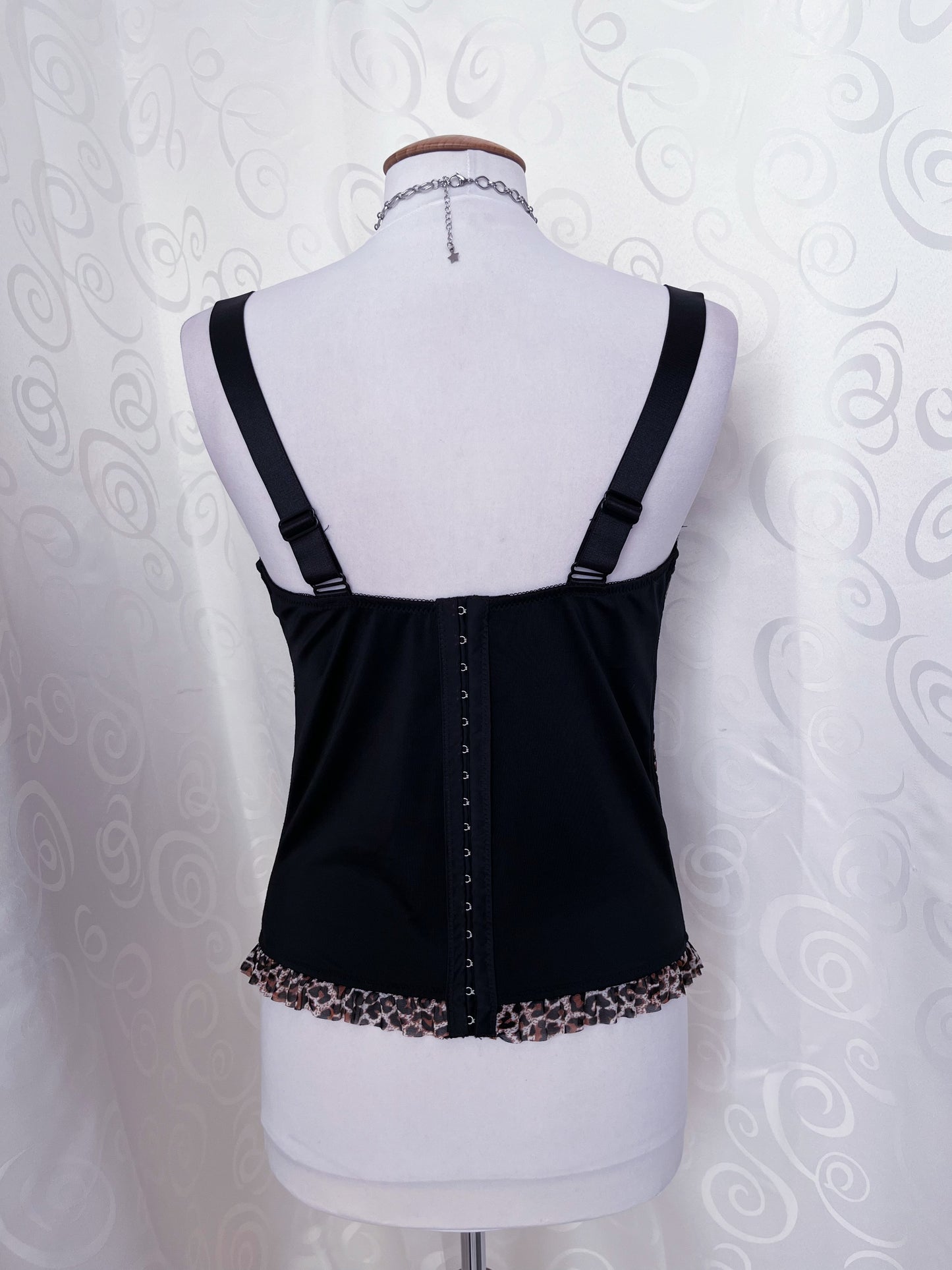 Iconic leopard print mesh corset with pink lace-up detail 🎀