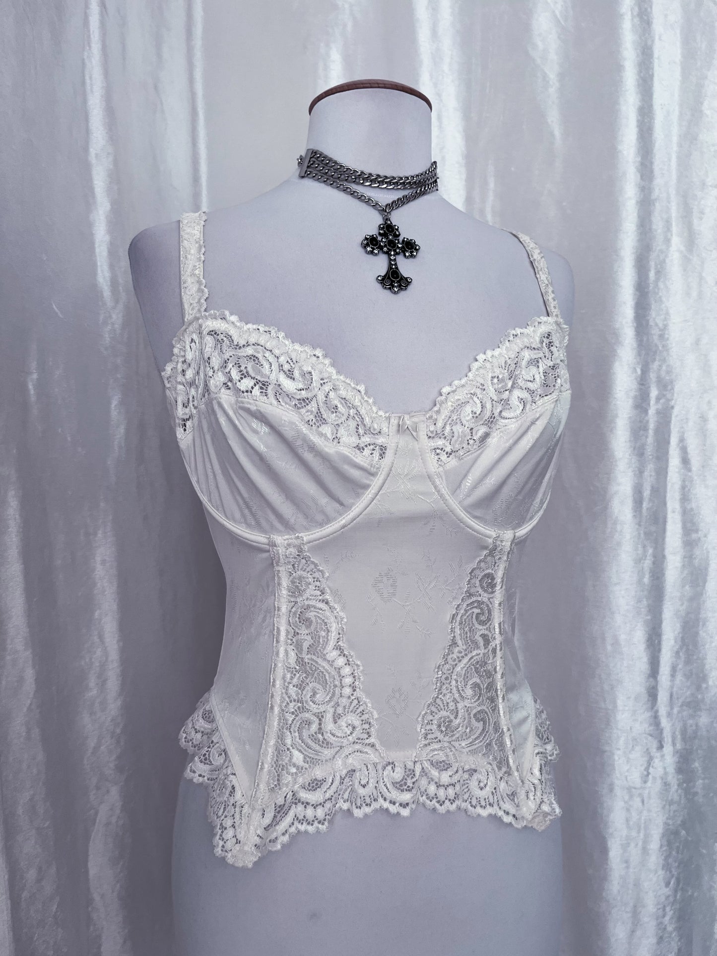 00’s angelic white lingerie corset with embossed & lace details 🪽