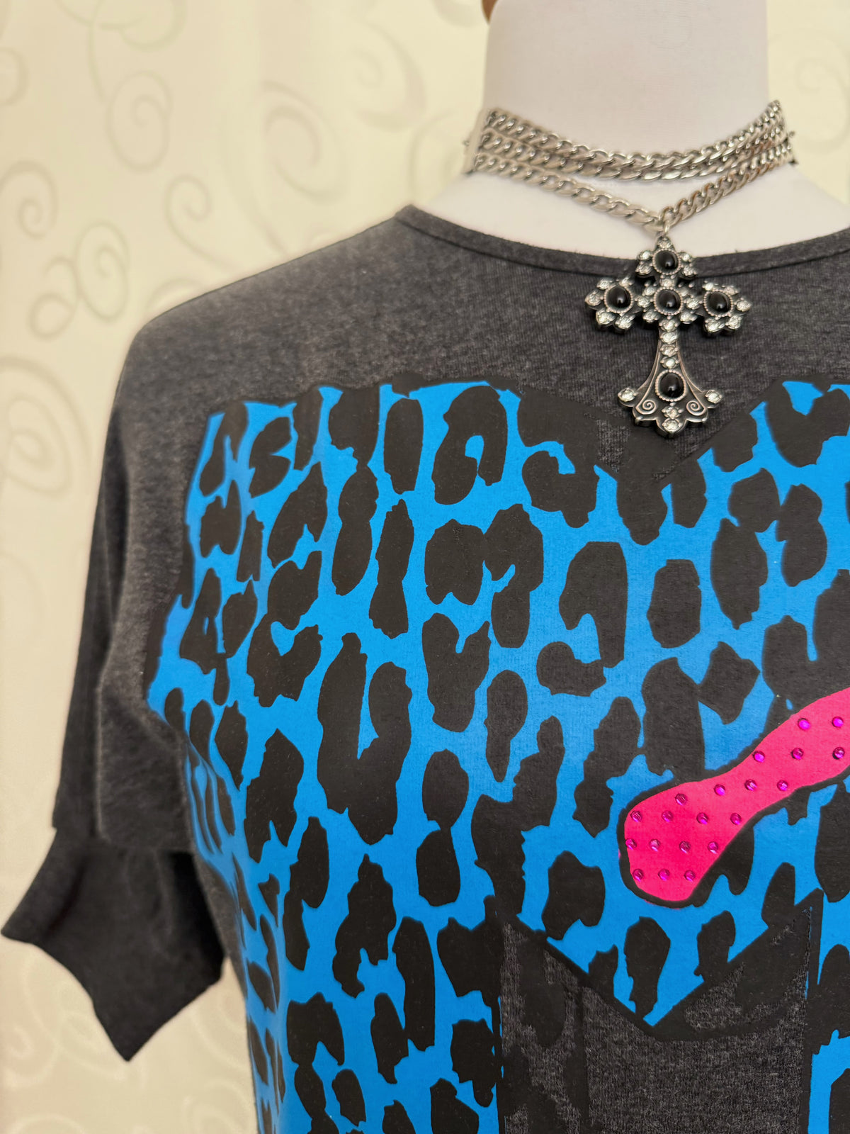 Iconic MTV animal print tee 🐾🎀