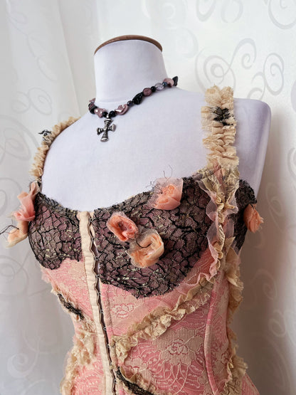 Iconic 00’s fairy rose & beige lace corset top 🌸🪷