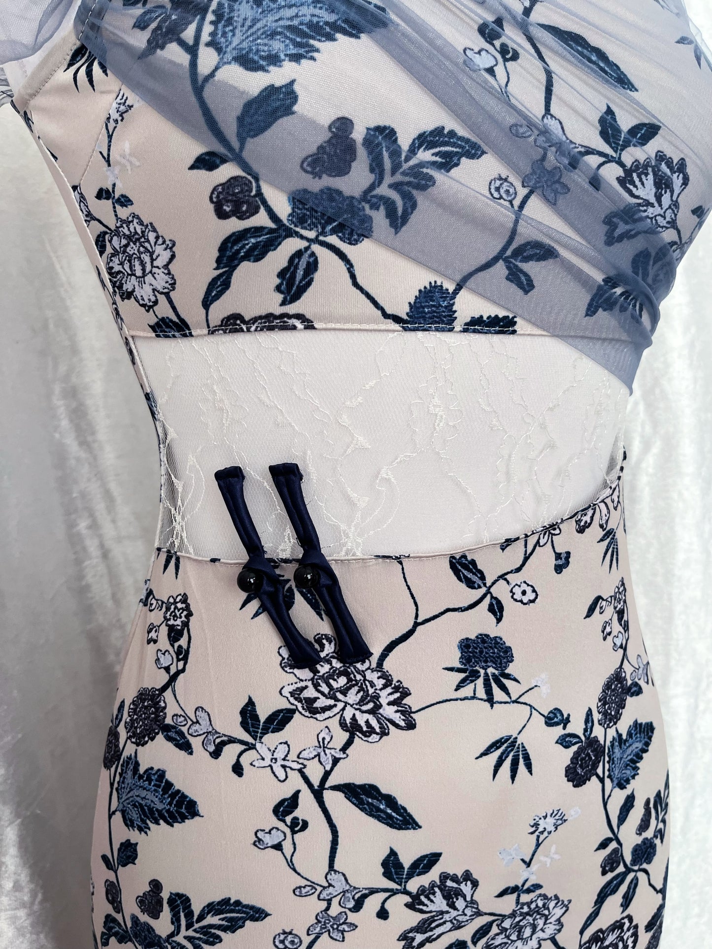 Modern beige Qipao dress with tulle & lace detail 🌀 🍥