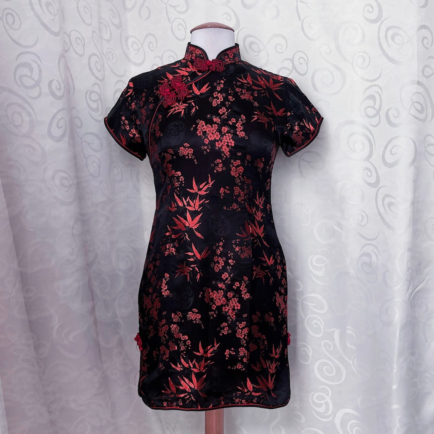 Iconic Silk qipao black & red embroidered dress ❤️